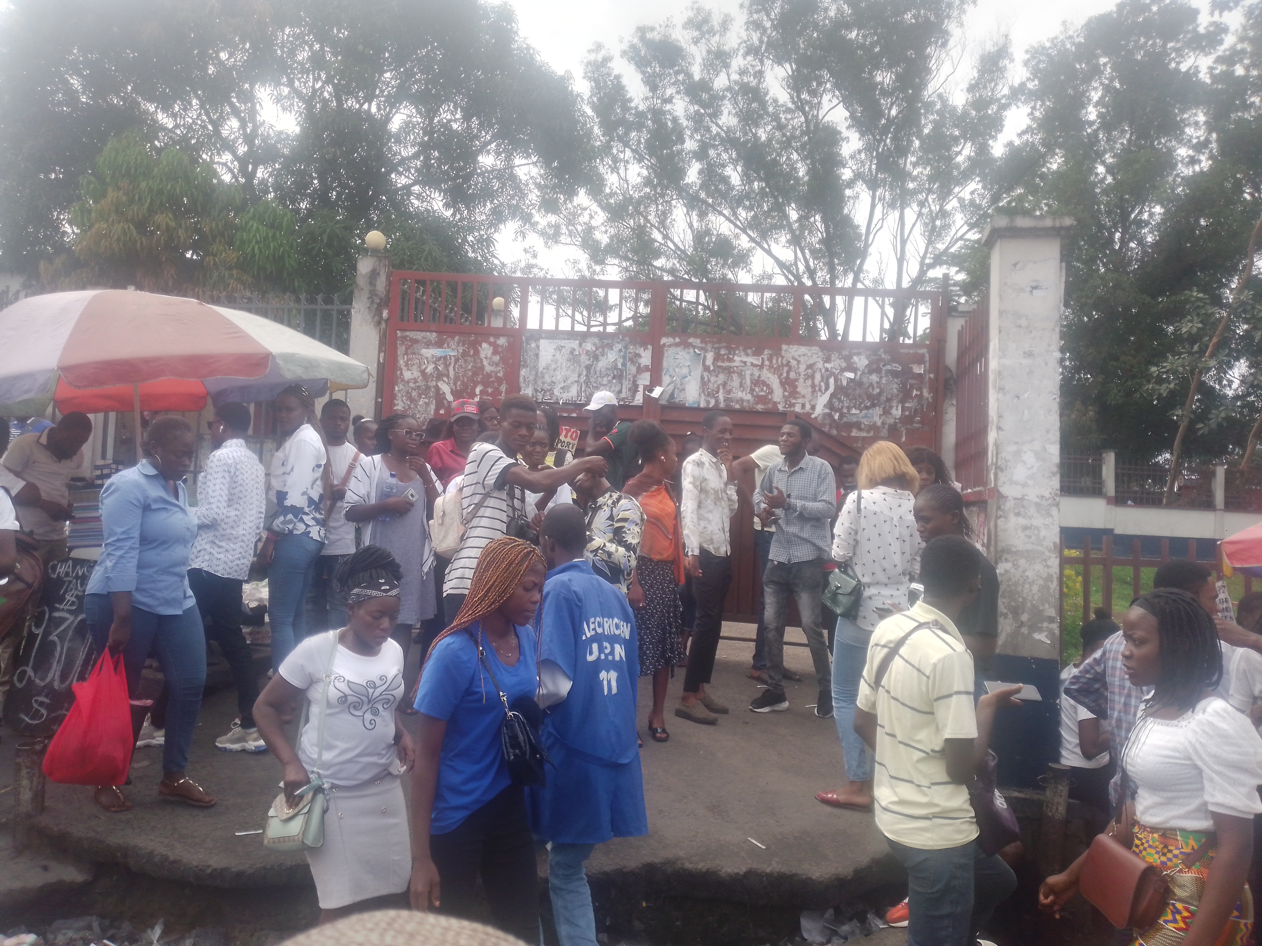 Entré secondaire de l'université Pédagogique Nationale. 