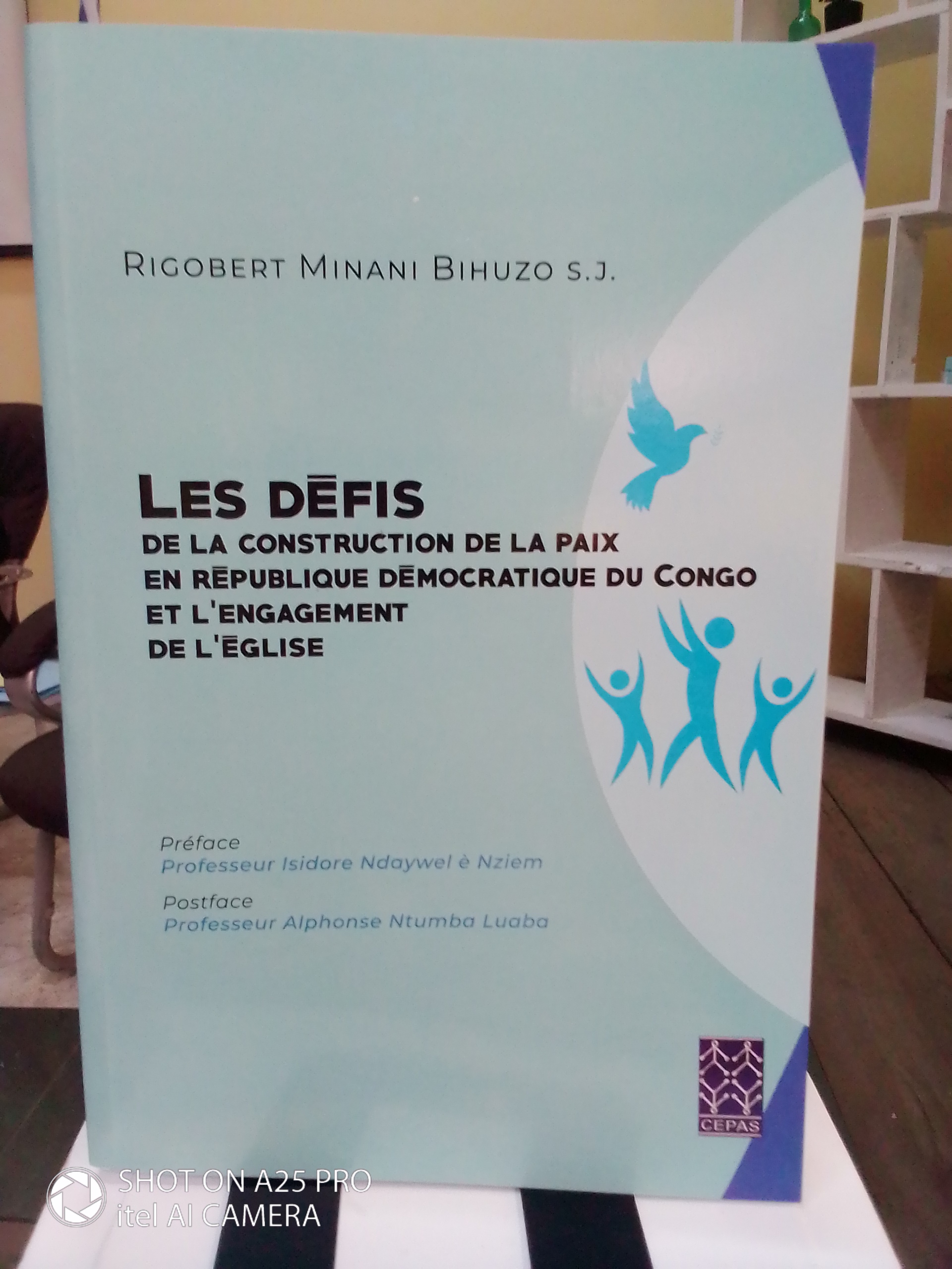 Le livre de Père jésuite congolais Rigobert Minani