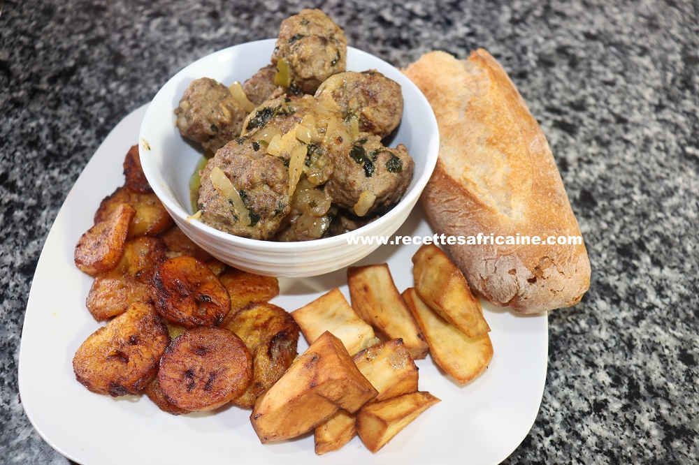 Banane plantain avec de boulettes