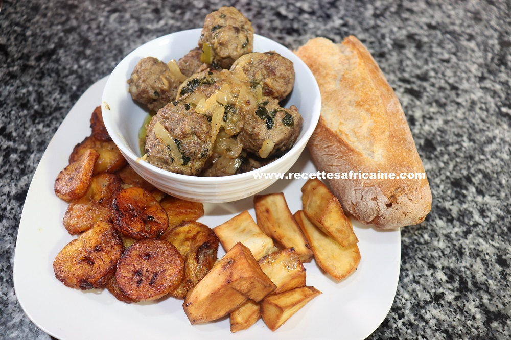 Banane plantain avec de boulettes 