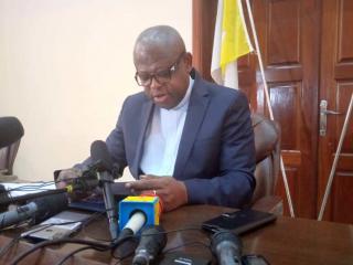 Abbé N’shole :  «II ne faudra pas que les partis de l'opposition se cachent derrière l'Église»