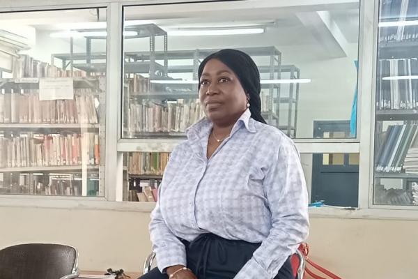 Chantal Kanyimbo lors de la présentation officielle de son livre intitulé : « Mémoires : les plus belles années de ma vie », samedi 2 juillet 2022, dans la bibliothèque de l'Institut facultaire des sciences de l'information et de la communication (IFASIC) à Kinshasa. Photo Michée Lutete 