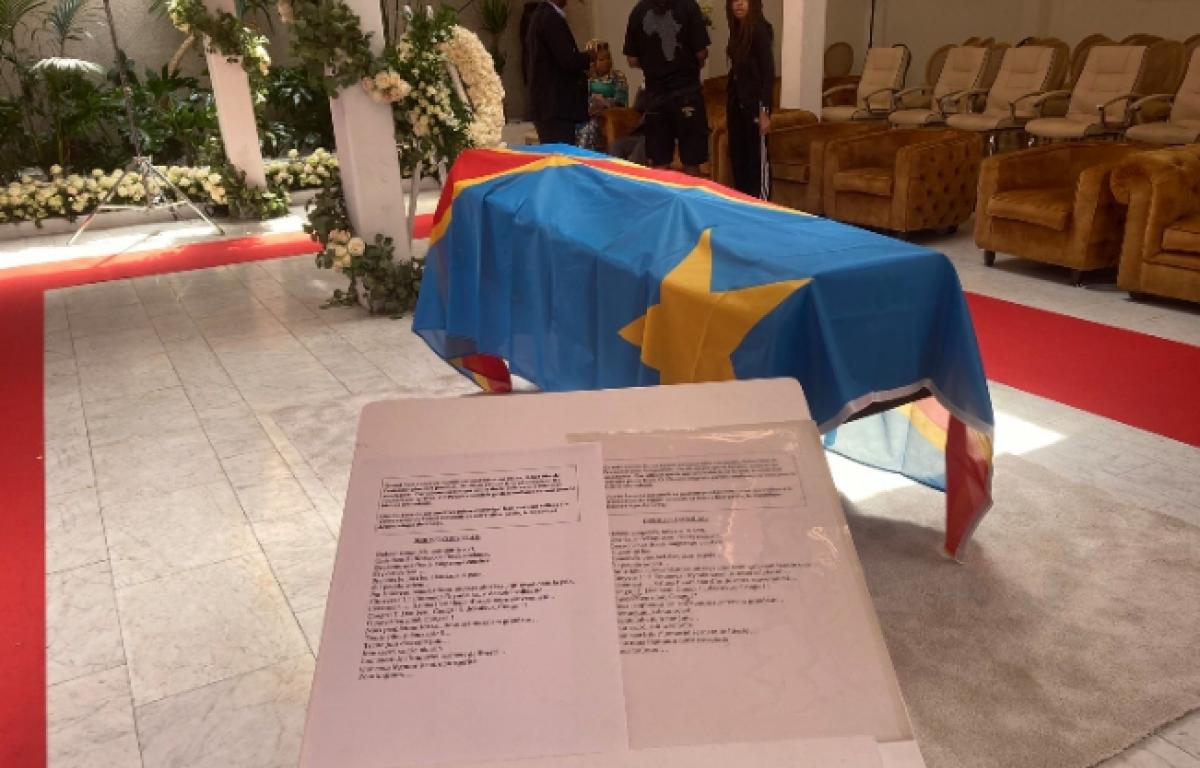 La relique de Patrice Lumumba contenue dans un cercueil en Belgique, lors de la restitution lundi 20 juin 2022.
