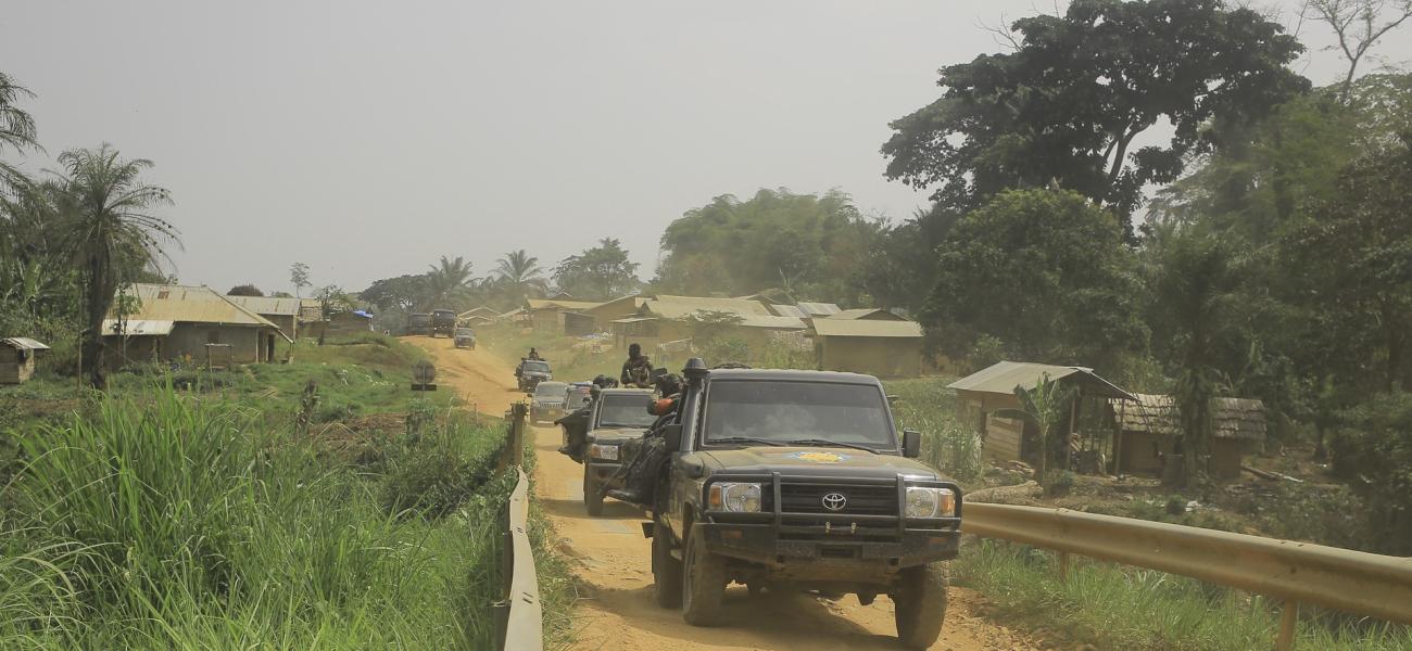 Un convoi de militaires FARDC sur le pont Loya sur l'axe Beni-Komanda considéré comme l'axe de la mort dans la chefferie de Walese Vonkutu. Photo d'illustration/AFP