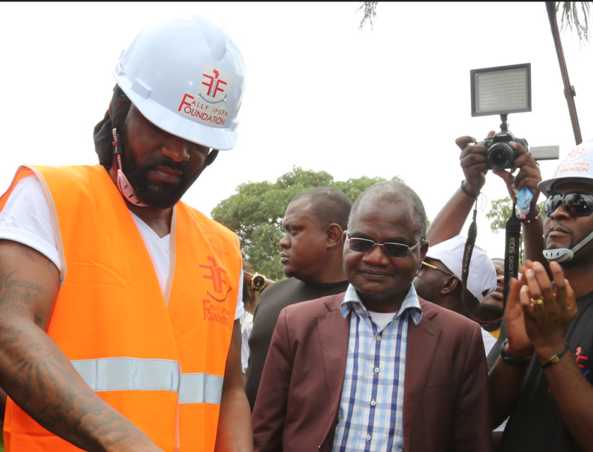 Inauguration à Kinshasa, en 2016, projet d'adduction d'eau potable par la Fondation Fally Ipupa. Photo MONUSCO/Michael Ali