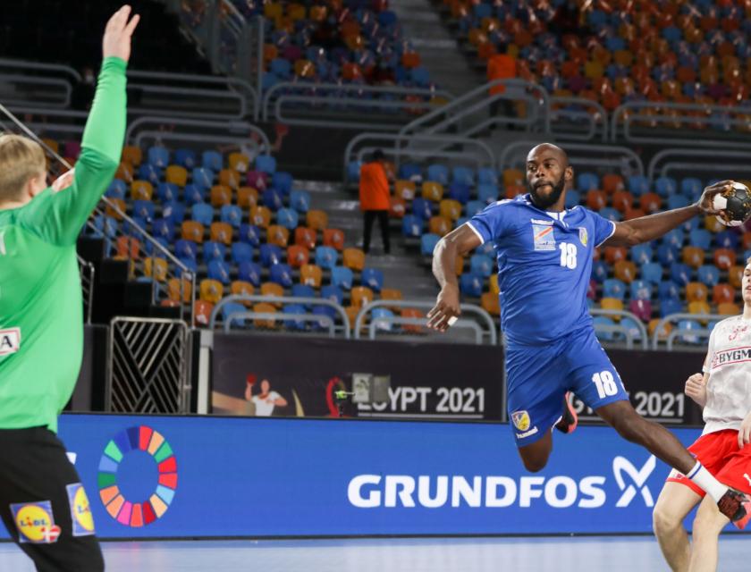 Duel entre un handballeur congolais et danois à la coupe du monde Egypte 2021
