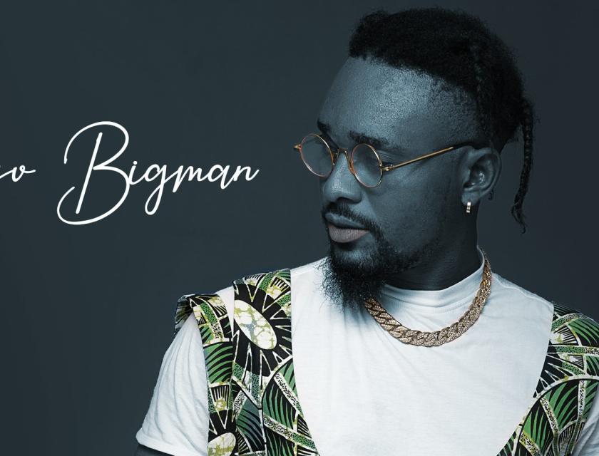 Styv Bigman dans son nouveau clip Rouge à lèvre