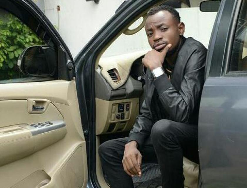 Ibrahim Piano dans sa voiture