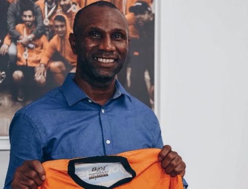 Florent Ibenge avec le maillot de RS de Berkane