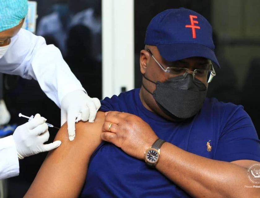 Félix Tshisekedi se fait injecter la deuxième dose de vaccin anti-Covid