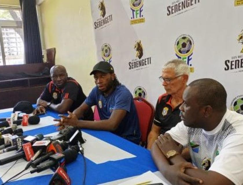 Héctor Raúl Cúper en conférence de presse d'avant match RDC-Tanzanie