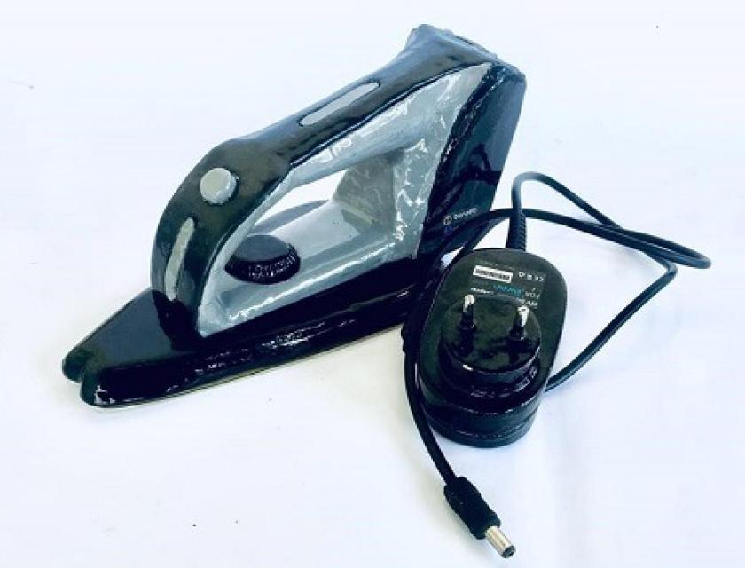 Biron, le fer à repasser rechargeable fabriqué par un jeune congolais de 24 ans 