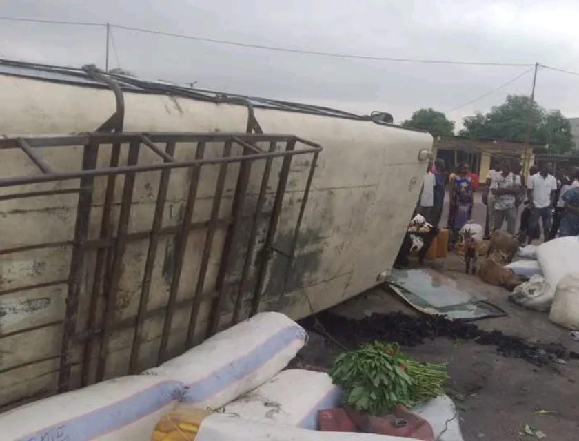 Véhicule accidenté. Photo journaliste Daniel 