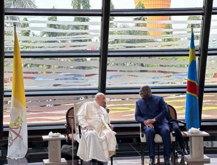 Tête-à-tête Tshisekedi avec pape François au salon présidentiel de l'aéroport de Ndjili 