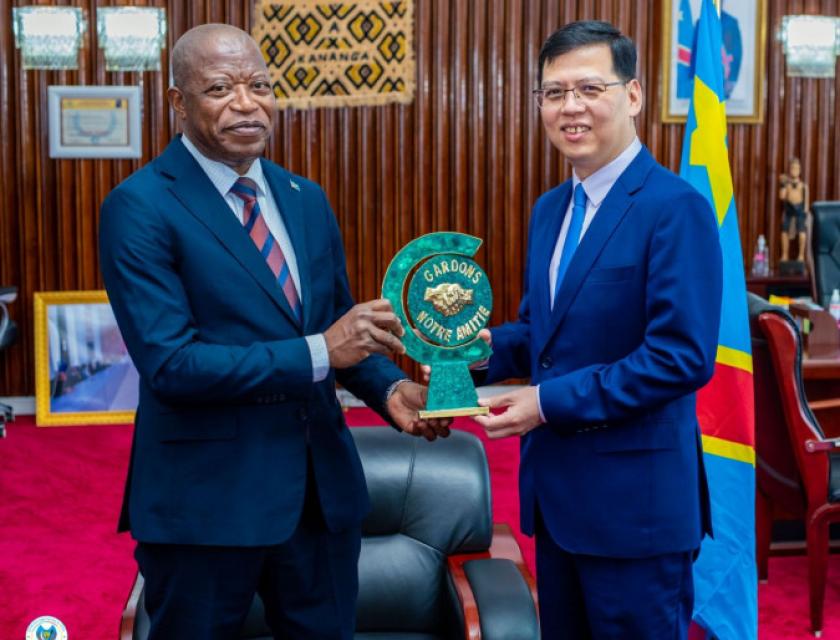 André MBATA, Vice-président l'Assemblée Nationale et Zhu JING, L'ambassadeur de la République Populaire de Chine en RDC. 