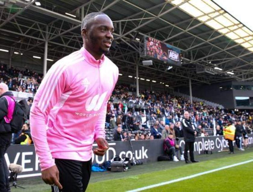 Angleterre, Neeskens KEBANO entrain de se chauffe, 22 avril 2023
