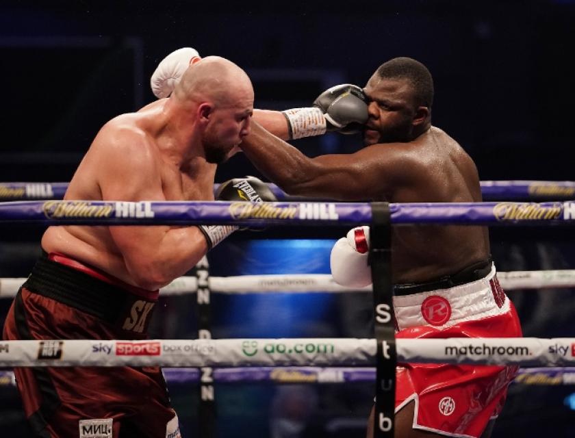 Bakole bat l'ukrainien Hulk 