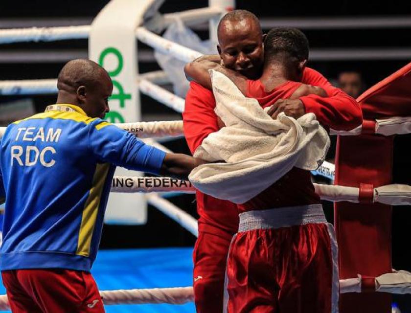 Coupe du monde de boxe Ouzbékistan 2023, les congolais entrain de se réjouir de la victoire de Pita KABEJI, 2023.