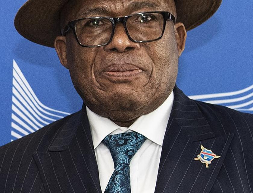 Modeste Mutinga , ministre des affaires sociales 