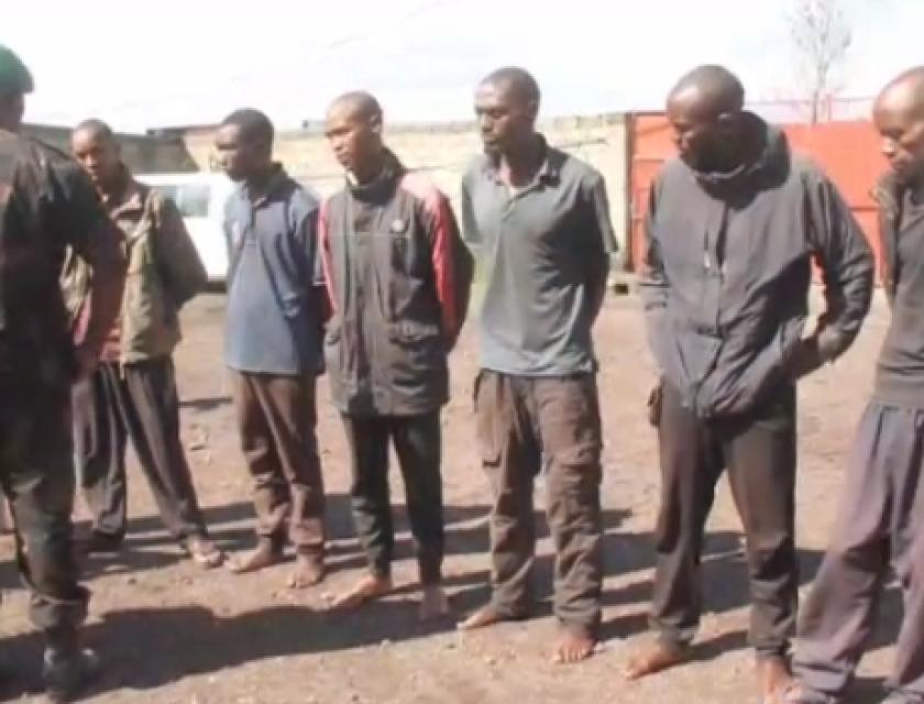 Les rebelles présentés à la presse par le lieutenant-colonel Njike Kaiko.