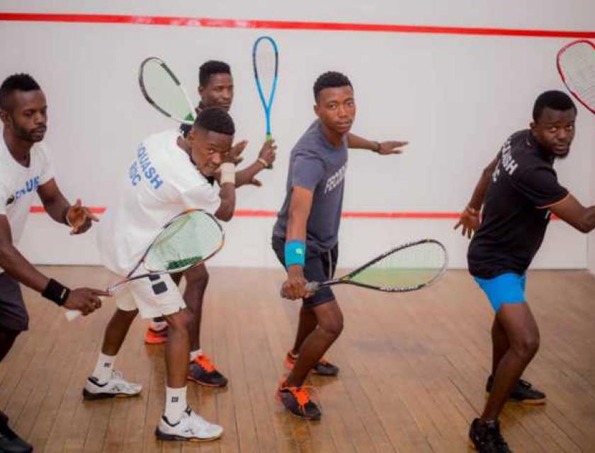 Des joueurs de squash en RDC . 