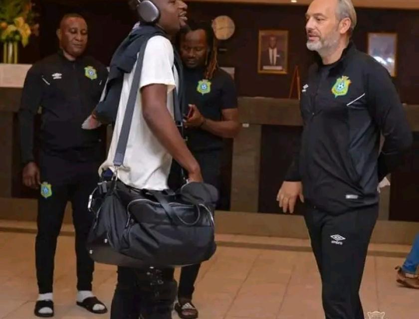 Douala au Cameroun, Sébastien Desabre ( à gauche), Entraîneur et manager de l'équipe Nationale de la RDC 