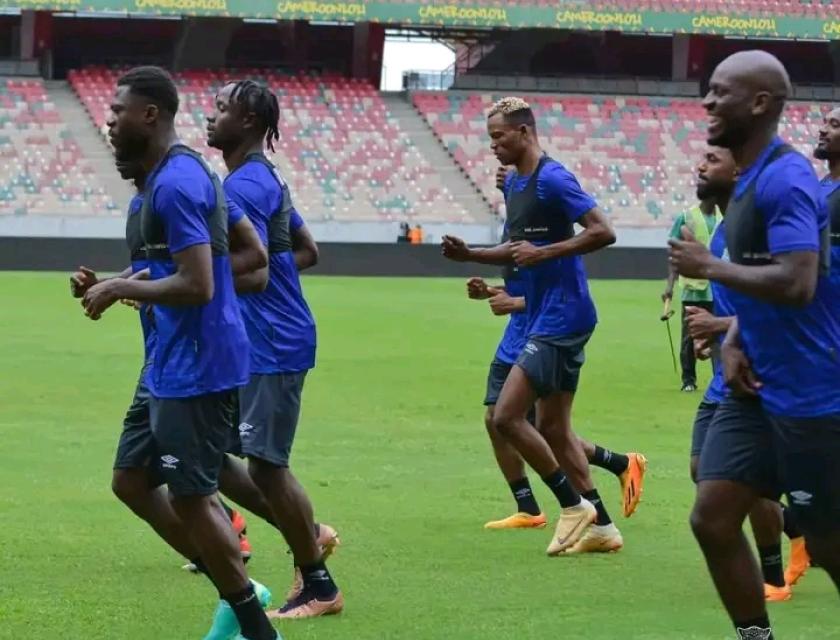 Les Léopards de la RDC en train d'effectuer la séance de reconnaissance de Terrain du stade Japoma de Douala au Cameroun en prévision d'un match amical face à l'Ouganda prévu ce mercredi 14 juin 2023