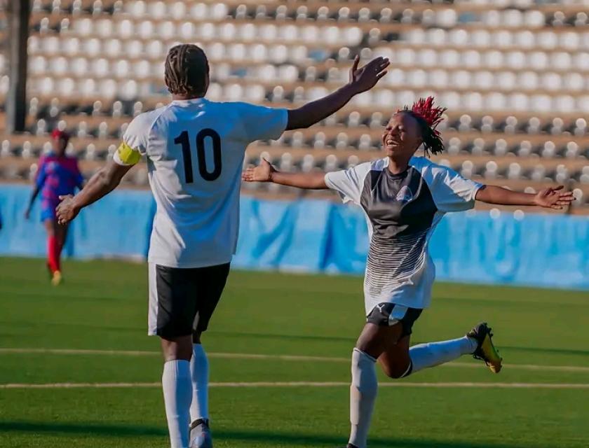 Les joueuses du FCF Tout-puissant Mazembe en train de célébrer un but lors de la rencontre face à Manika de Kolwezi à Lubumbashi le 29 mai 2023