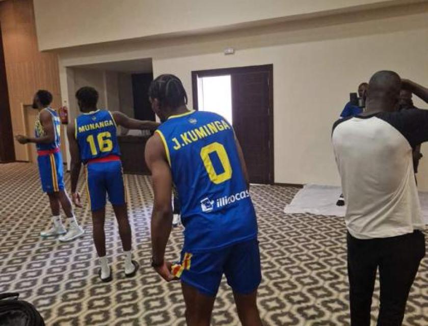 Vue de dos, l'international Congolais de basket ball Jonathan KUMINGA.Ph. FEBACO