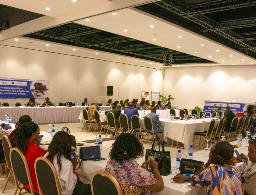 Table ronde de renforcement de collaboration entre les journalistes et les policiers, organisée par L'UNESCO