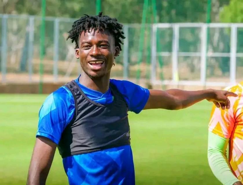 Ibrahima Keita, international Mauritanien sous le maillot de sa nation pendant une séance d'entraînements 