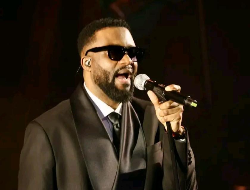 Fally Ipupa lors de sa prestation au Festival de la Francophonie à Paris en France, vendredi 4 octobre 2024. 