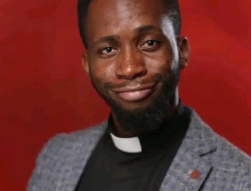 L'humoriste congolais Herman Amisi. 