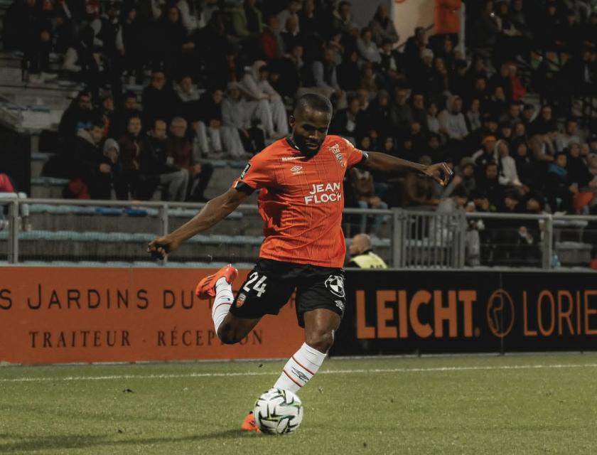 Gédéon Kalulu contre SM Caen en Ligue 2 française le 5 octobre 2024.