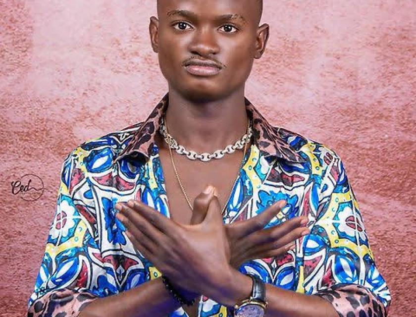 Le surnommé Petit Fally, artiste chanteur 