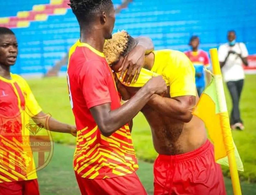 Les joueurs de Sanga balende en train de célébrer le but au stade kashala Bonzola