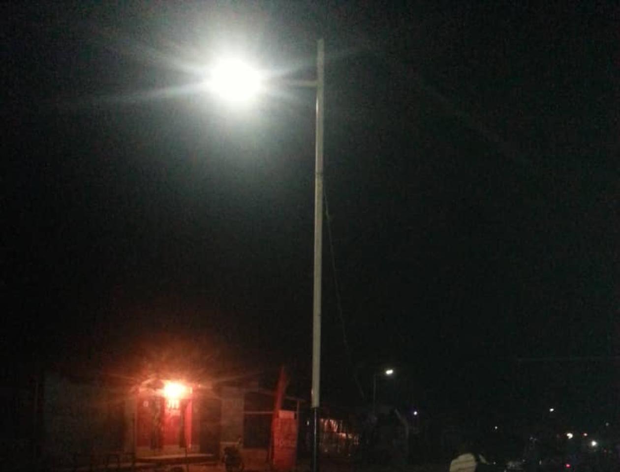 Le boulevard Lumumba pendant la nuit à Kenge