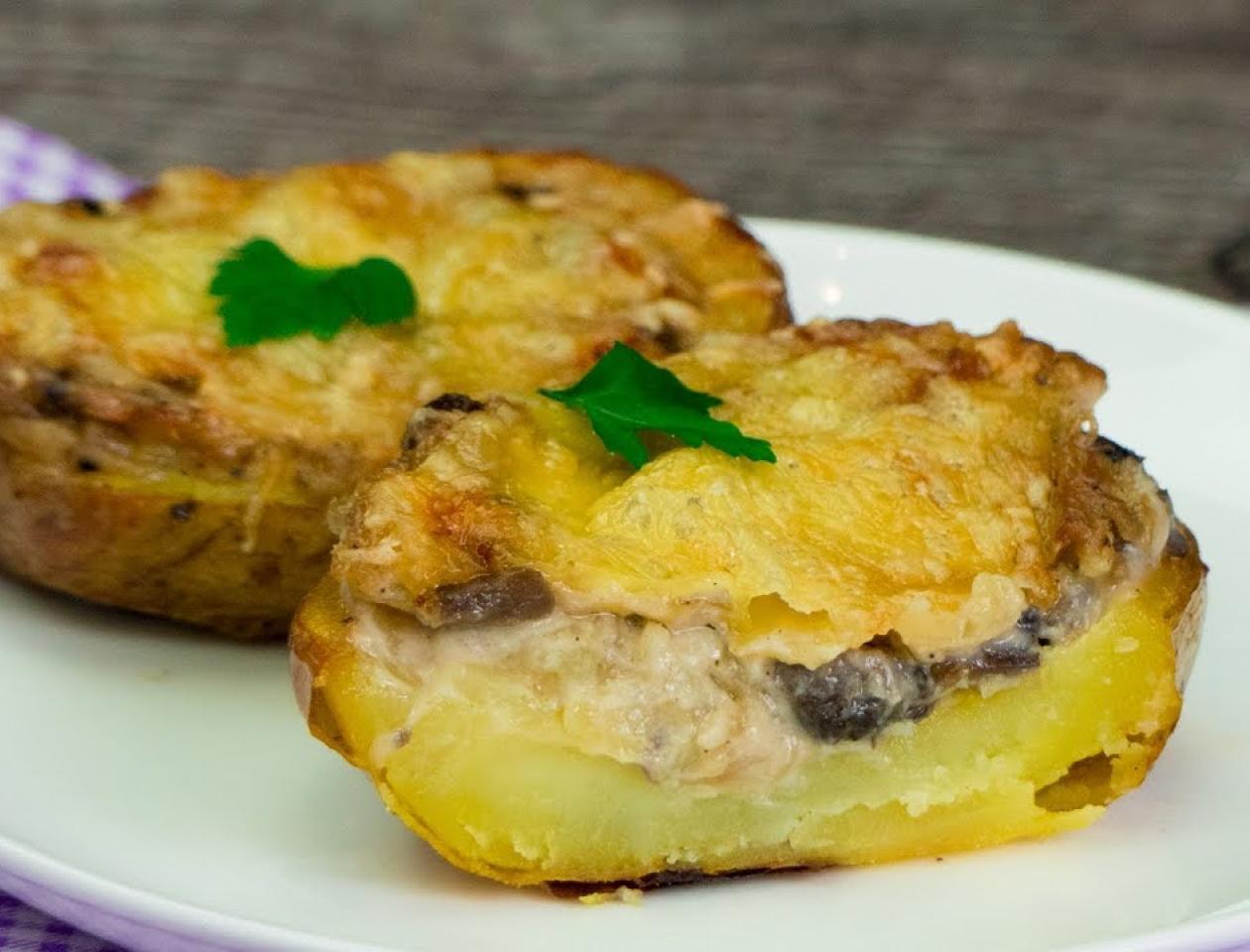 Pommes de terre farcies aux champignons au four