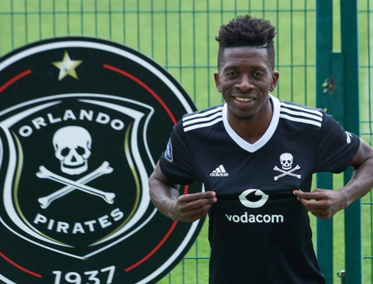 Jean-Marc Makusu avec le maillot d'Orlando Pirates 