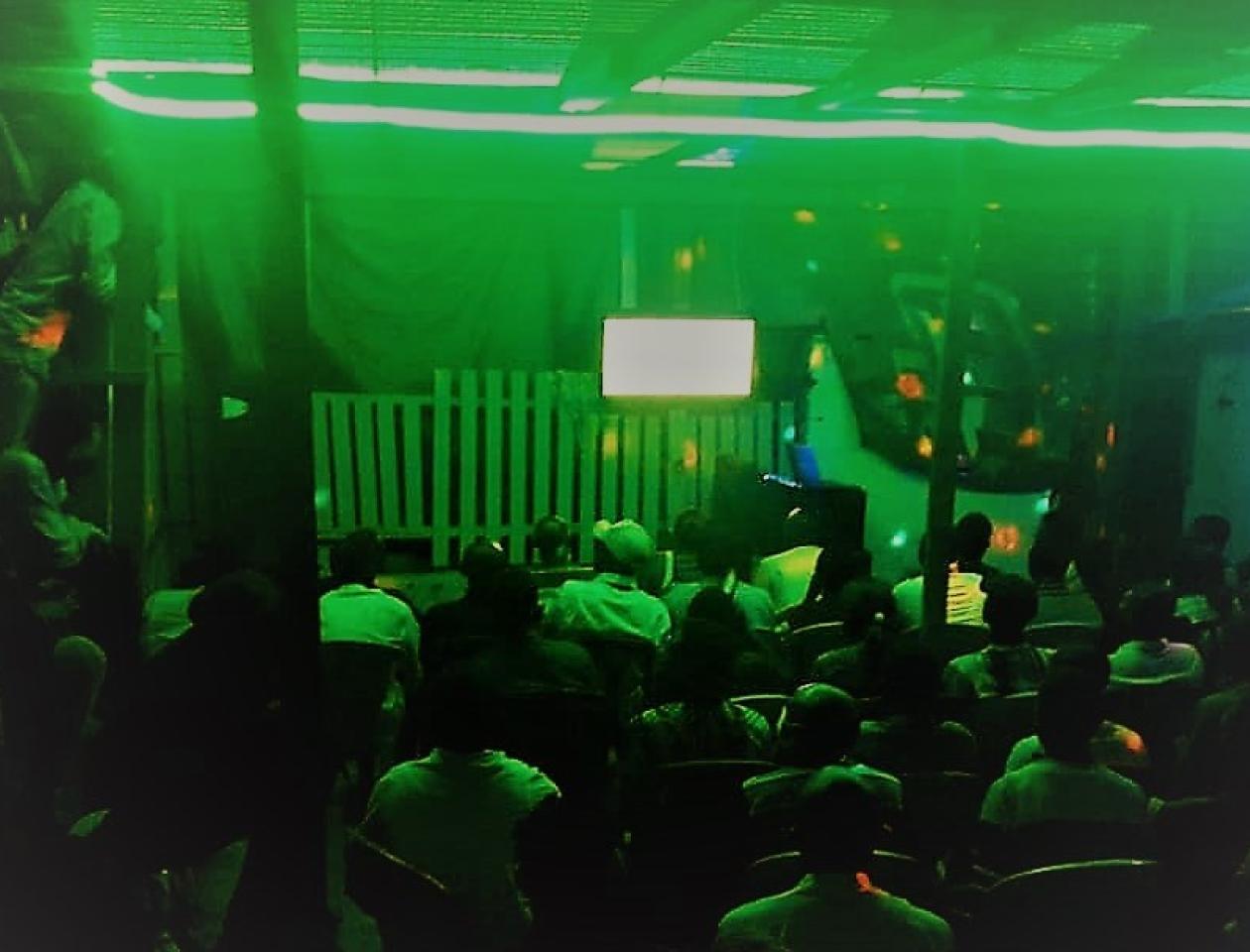 Les supporters des Léopards regardent le match RDC-Cameroun (1-2) de quart de finale du CHAN 2020