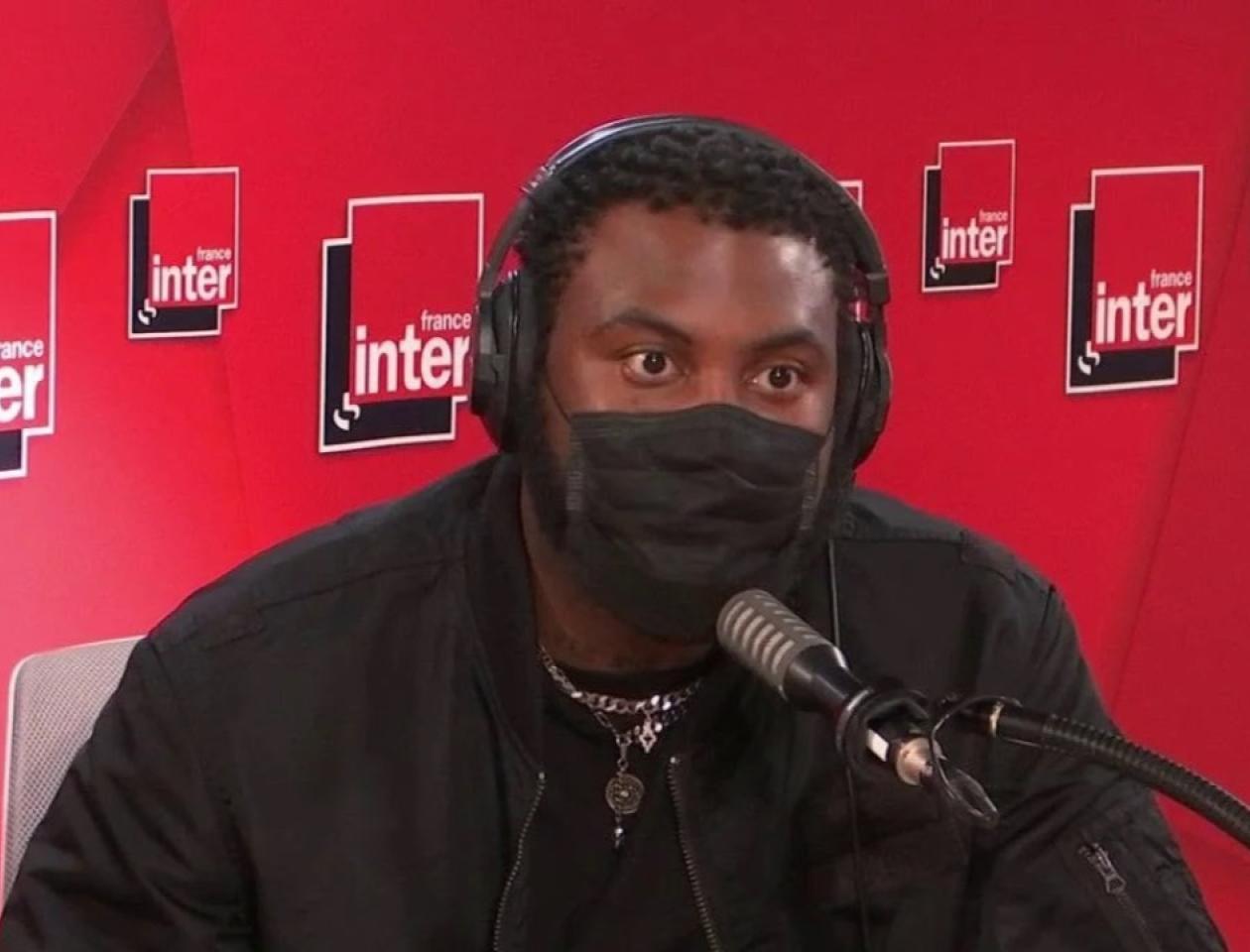 Damso sur le plateau de France Inter.