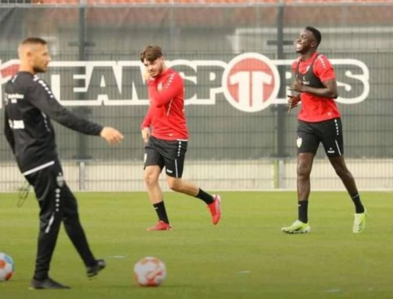 Silas à l'entraînement collectif de Vfb Stuttgart
