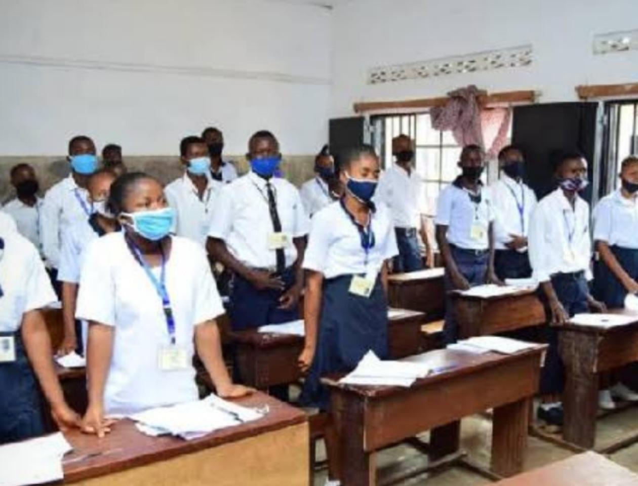 Les élèves finalistes dans une salle d'examen , photo d'illustration