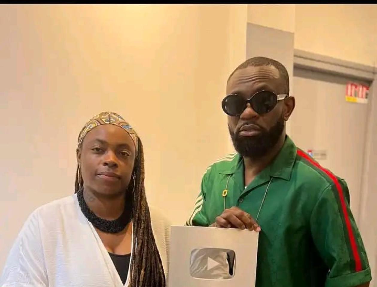 Fabregas reçoit officiellement son trophée d'Argent