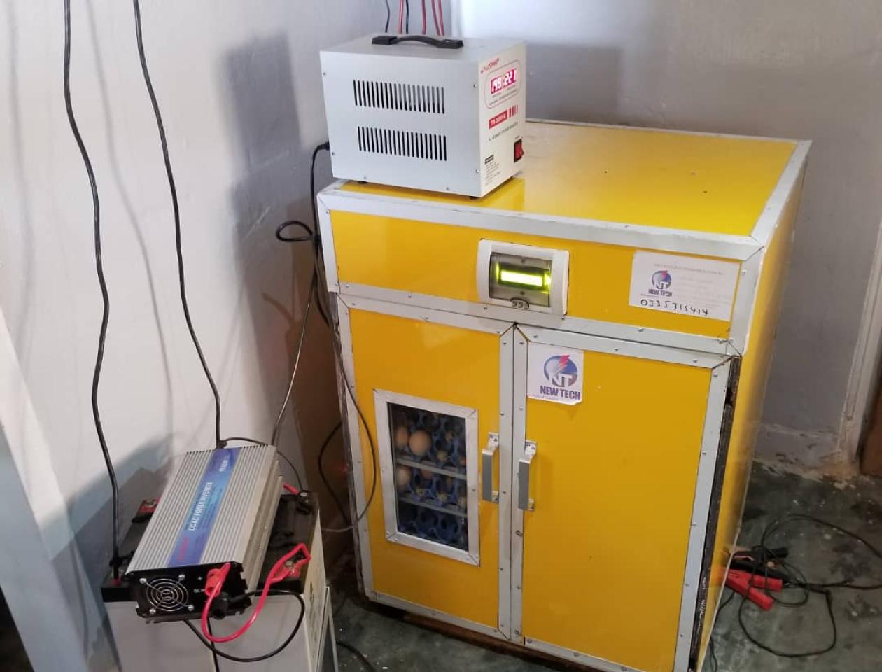 Incubateur d'oeufs fabriqué par un étudiant de l'Université de Lubumbashi 
