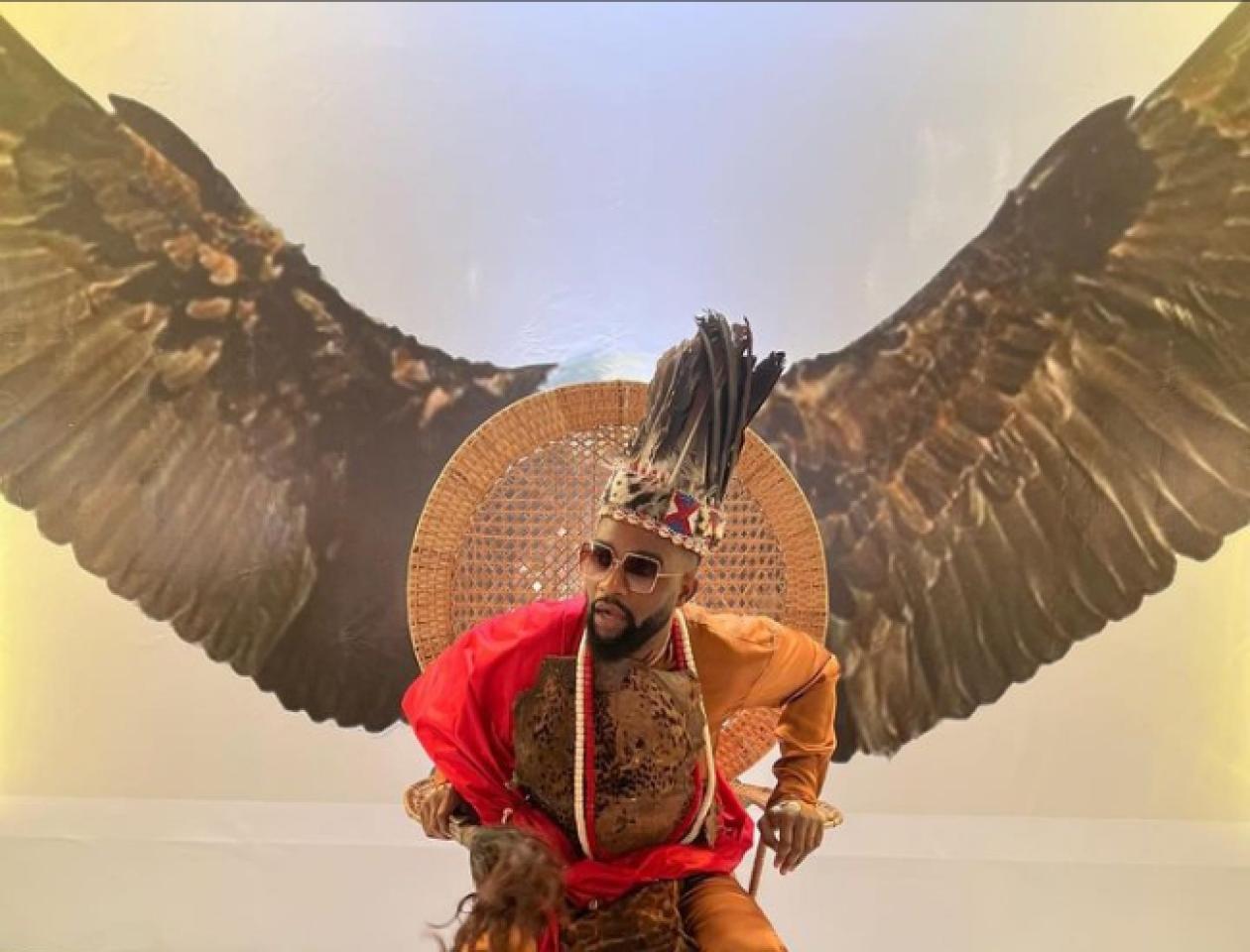 Fally Ipupa lors de son intronisation comme « prince de la culture Ekonda et Anamongo », photo Instagram 