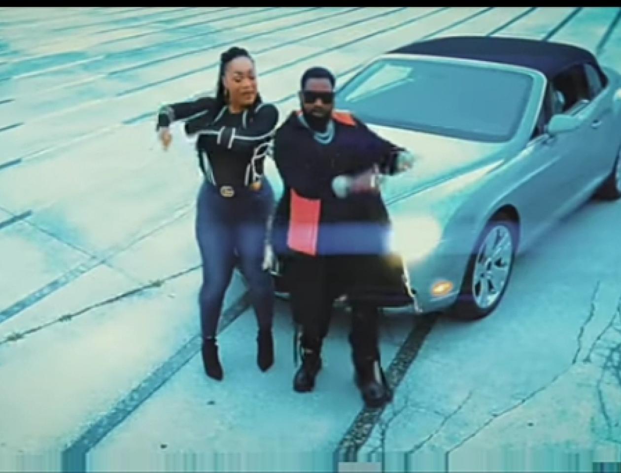 Capture d'écran du clip « Toc Toc » de Ferre Gola en feat Josey 