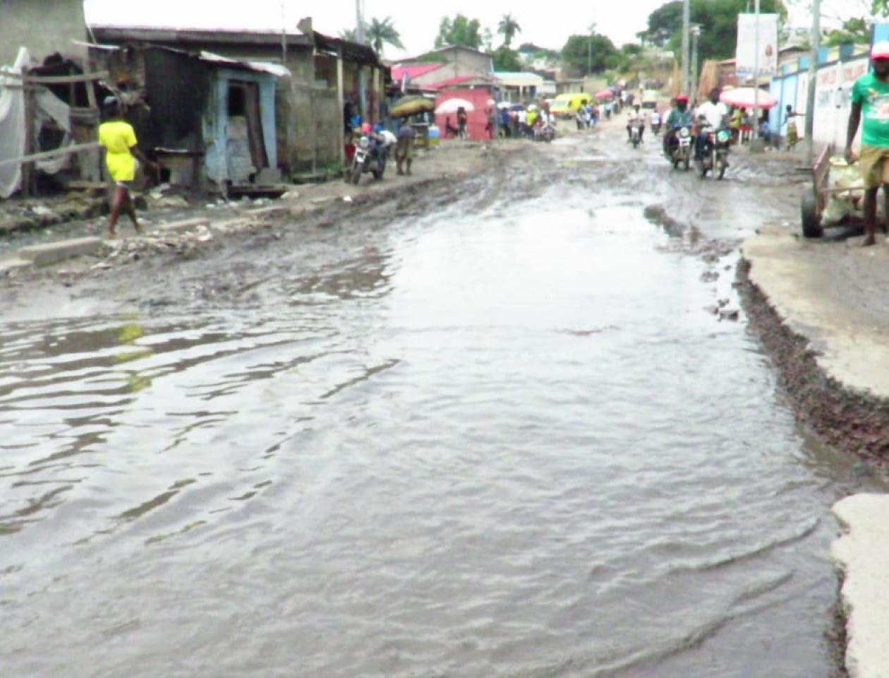 L’entrée principale du camp Luka