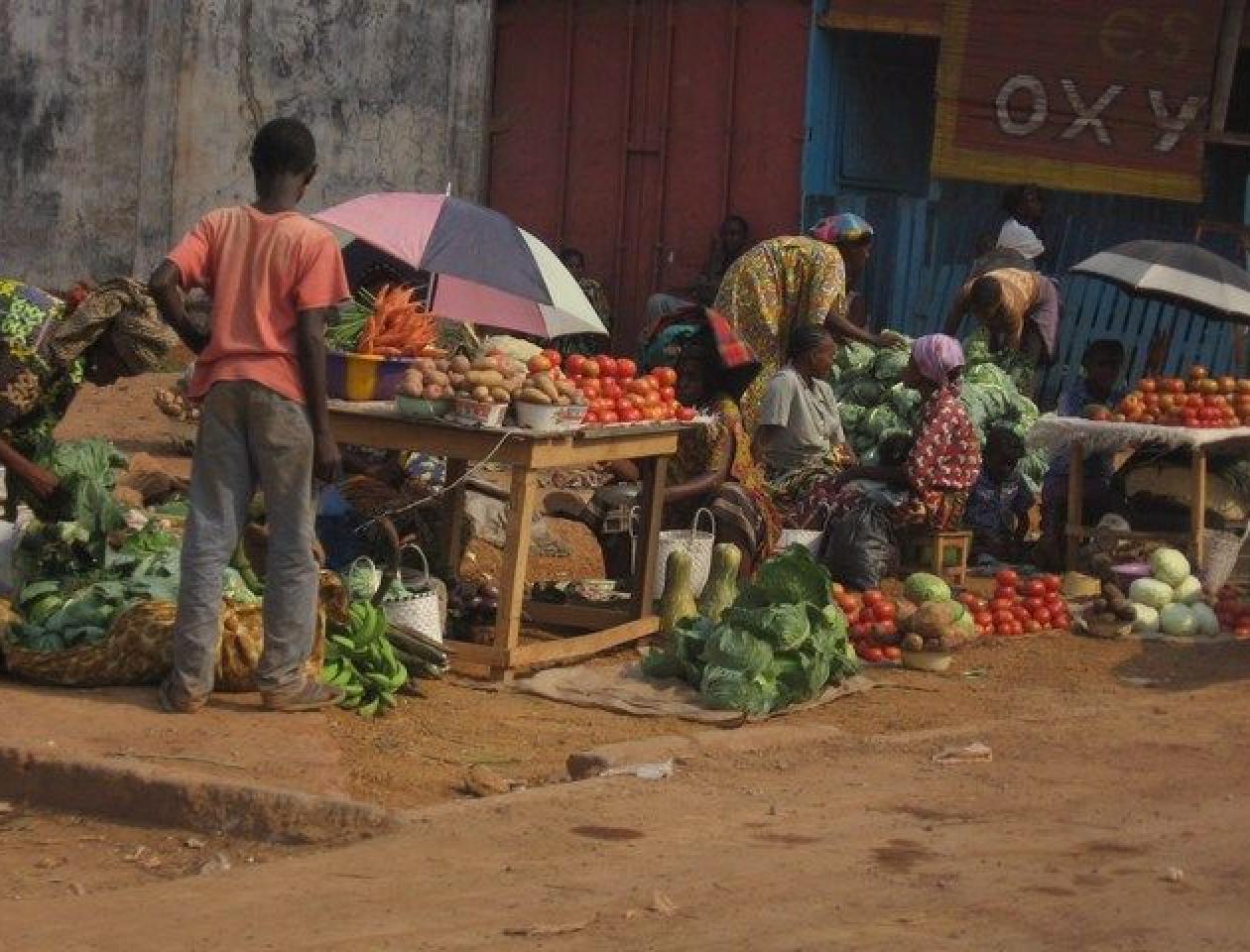 Marché pirate de Matadi Kibala