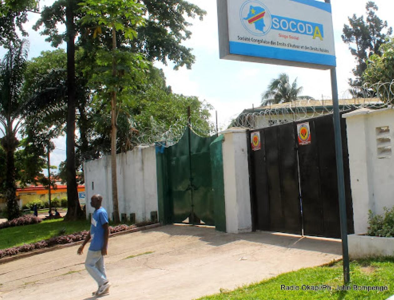 Devant le siège de la Socoda le 13/11/2013 à Kinshasa-Gombe. Radio Okapi/Ph. John Bompengo. 